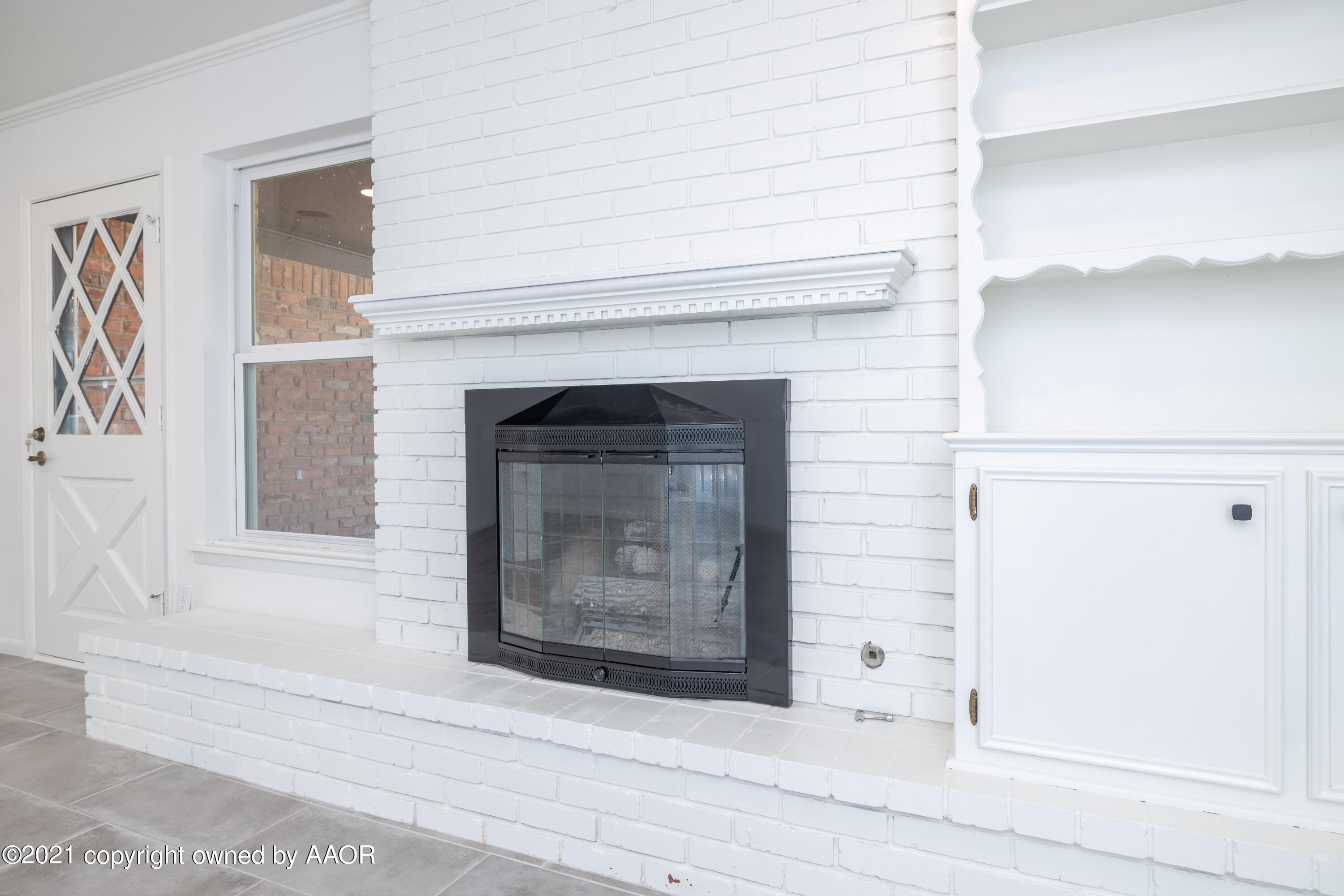 3913 Kileen Drive Amarillo, TX 79109 - Photo 8 of 38 Fireplace