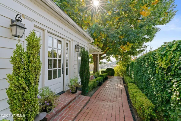 $1,600,000 | 1909 West Chestnut Avenue, Yakima, WA 98902