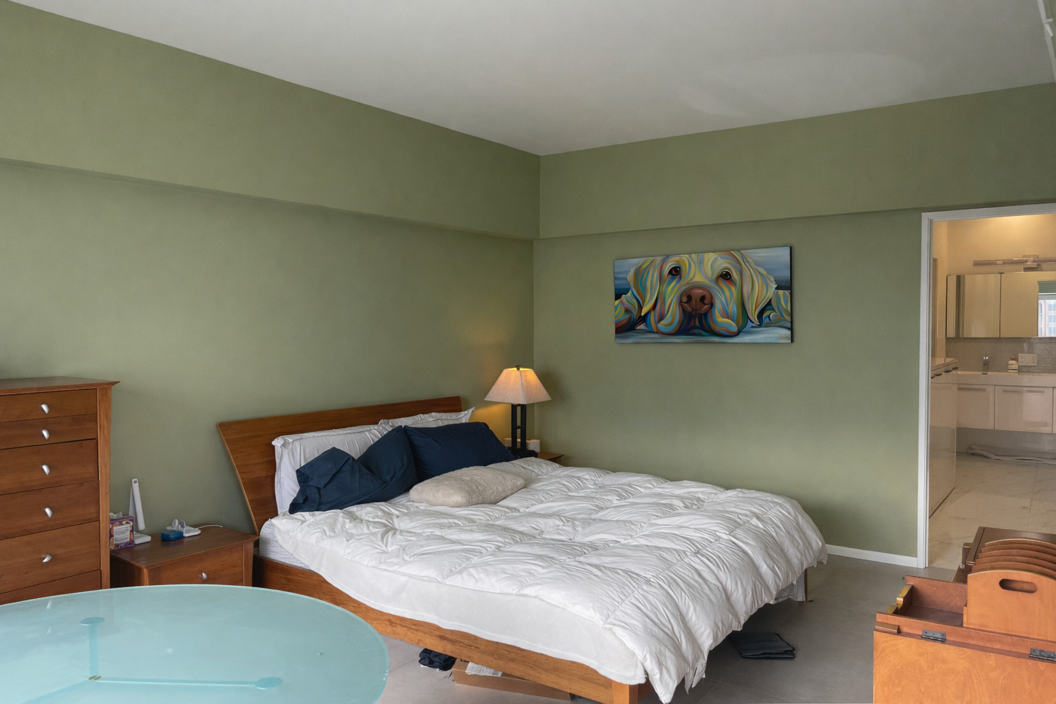 175 East Delaware Place, Unit 4723 Chicago, IL 60611 - Photo 21 of 26 a bedroom with a bed and painting on the wall