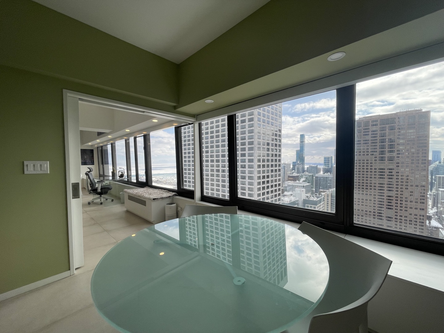 175 East Delaware Place, Unit 4723 Chicago, IL 60611 - Photo 22 of 26 a living room with furniture