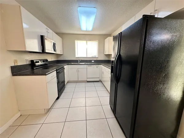 $2,400 | 3345 Northwest 101st Avenue, Sunrise, FL 33351