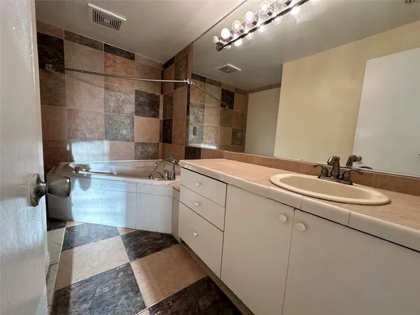 $2,400 | 3345 Northwest 101st Avenue, Sunrise, FL 33351