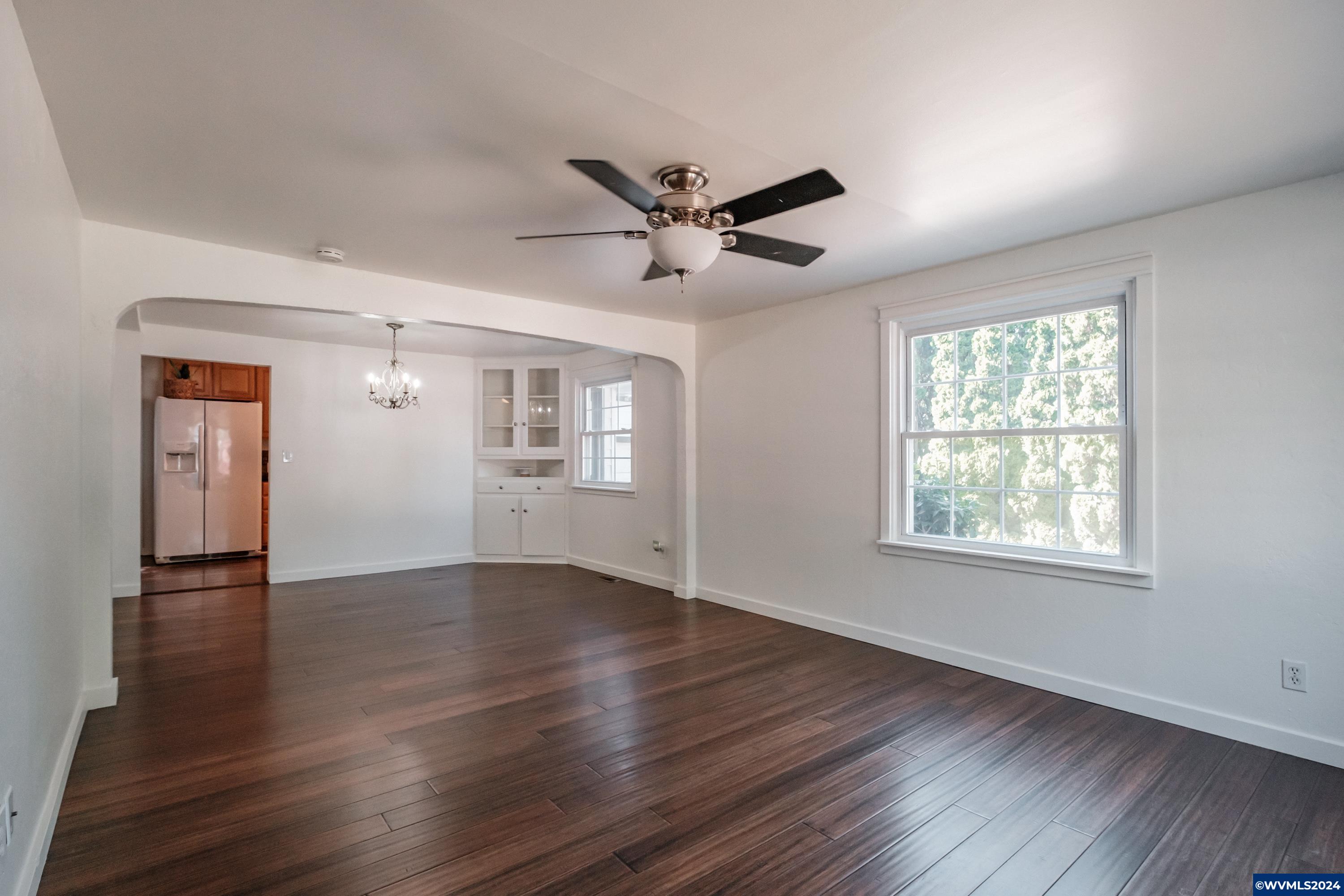 860 Hiatt Street Lebanon, OR 97355 - Photo 4 of 39 Gallery Image 4