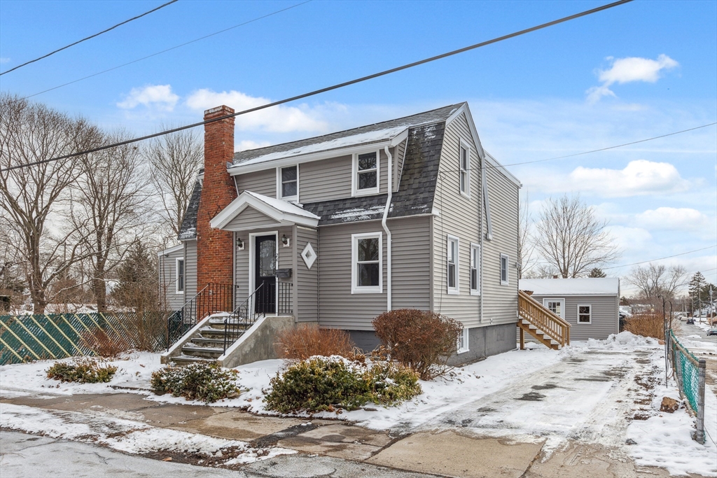 24 Leech Street Beverly, MA 01915 - Photo 2 of 15
