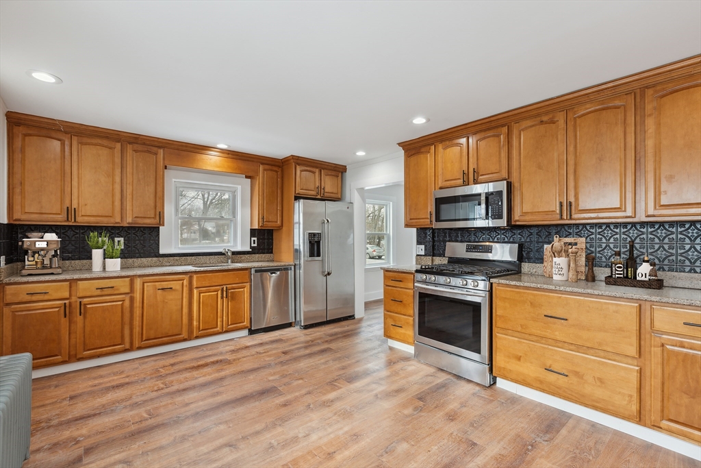 24 Leech Street Beverly, MA 01915 - Photo 3 of 15