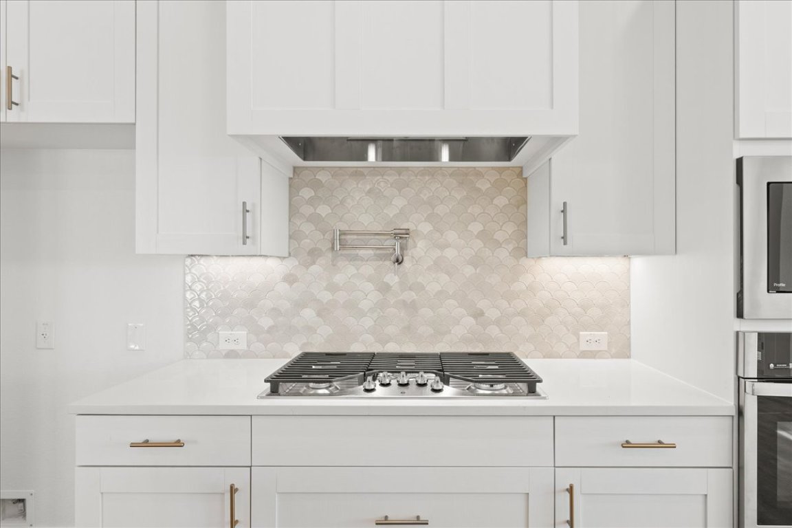 220 Begonia Street Buda, TX 78610 - Photo 7 of 24 a stove top oven sitting inside of a kitchen