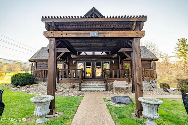 $849,900 | 7835 East Lamar Alexander Parkway, Townsend, TN 37882
