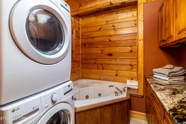 $844,900 | 7835 East Lamar Alexander Parkway, Townsend, TN 37882