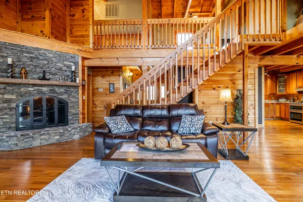 $844,900 | 7835 East Lamar Alexander Parkway, Townsend, TN 37882