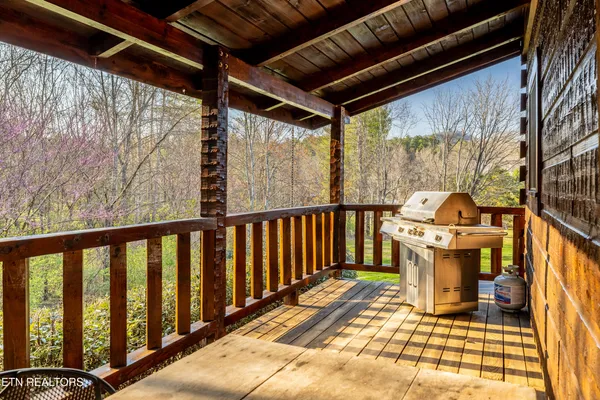 $844,900 | 7835 East Lamar Alexander Parkway, Townsend, TN 37882