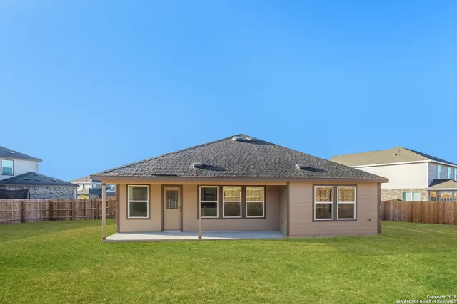 $1,820 | 6141 Treadle, New Braunfels, TX 78132