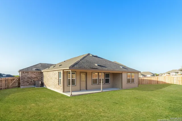 $1,820 | 6141 Treadle, New Braunfels, TX 78132