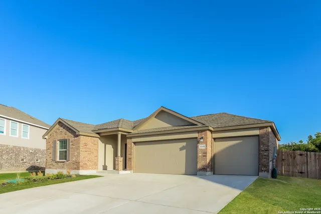 $1,820 | 6141 Treadle, New Braunfels, TX 78132