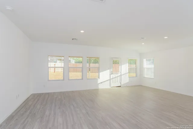 $1,820 | 6141 Treadle, New Braunfels, TX 78132