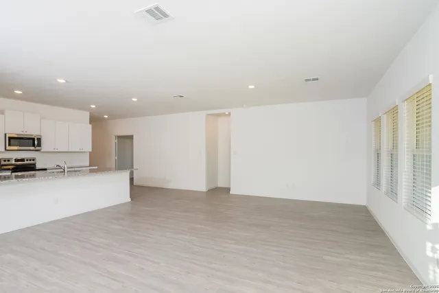 $1,820 | 6141 Treadle, New Braunfels, TX 78132