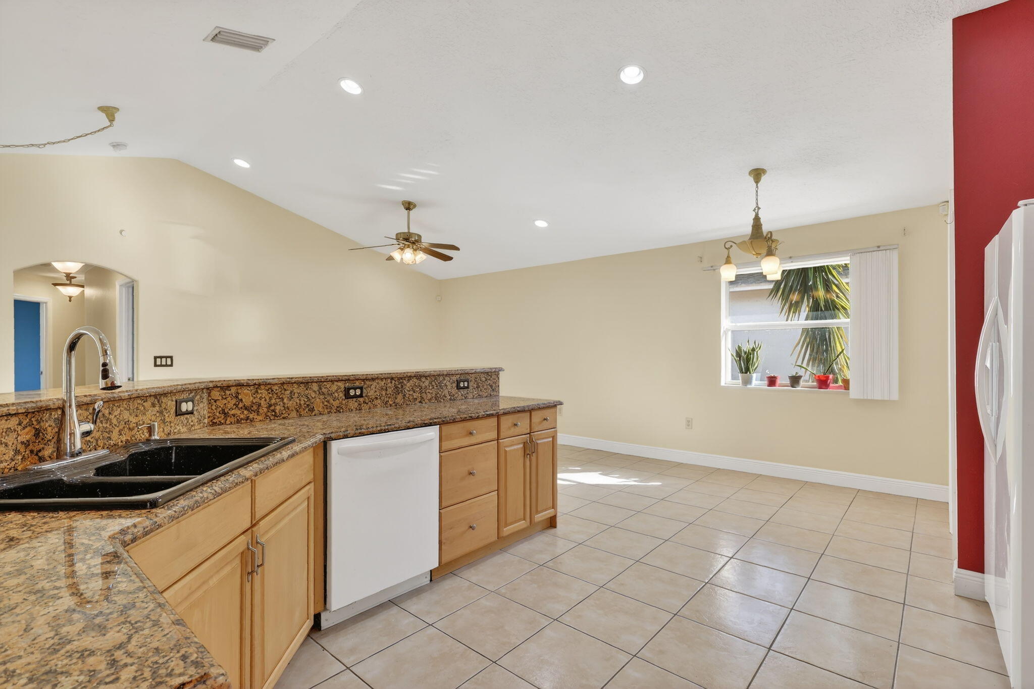 3282 Southeast W Snow Road Port St. Lucie, FL 34984 - Photo 25 of 52 Kitchen