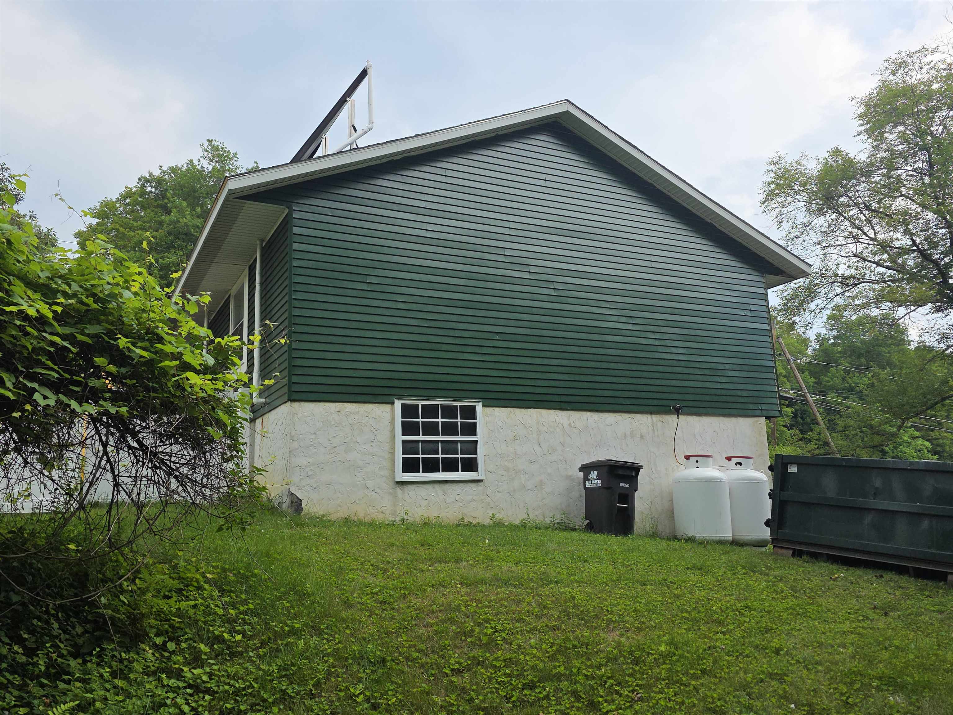 84 Hunter Street Springfield, VT 05156 - Photo 2 of 31