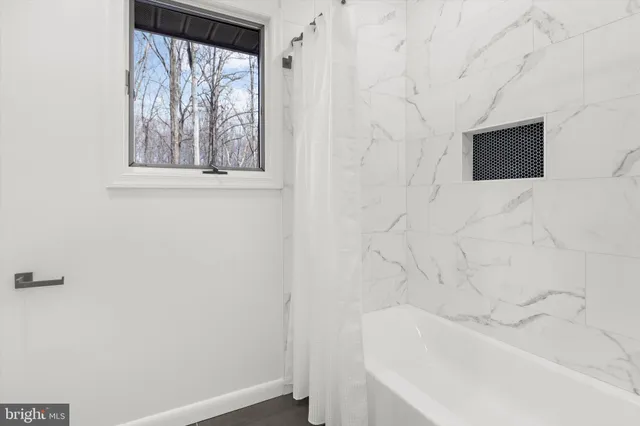 a view of a pathway of a house