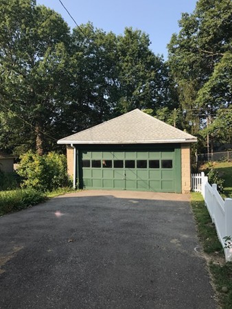 27 Longfellow Road Worcester, MA 01602 - Photo 3 of 25 Gallery Image 3