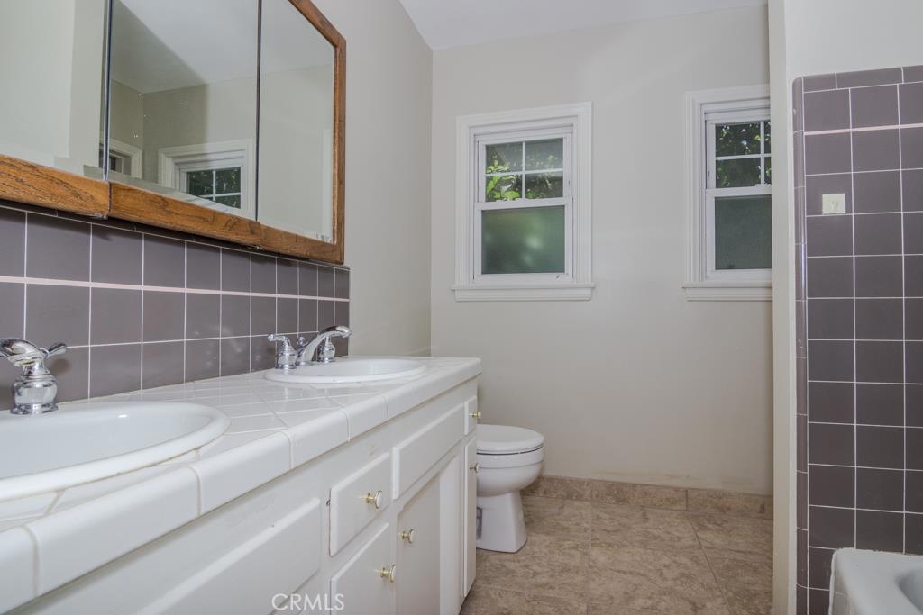 800 North Valencia Drive Colton, CA 92324 - Photo 20 of 31