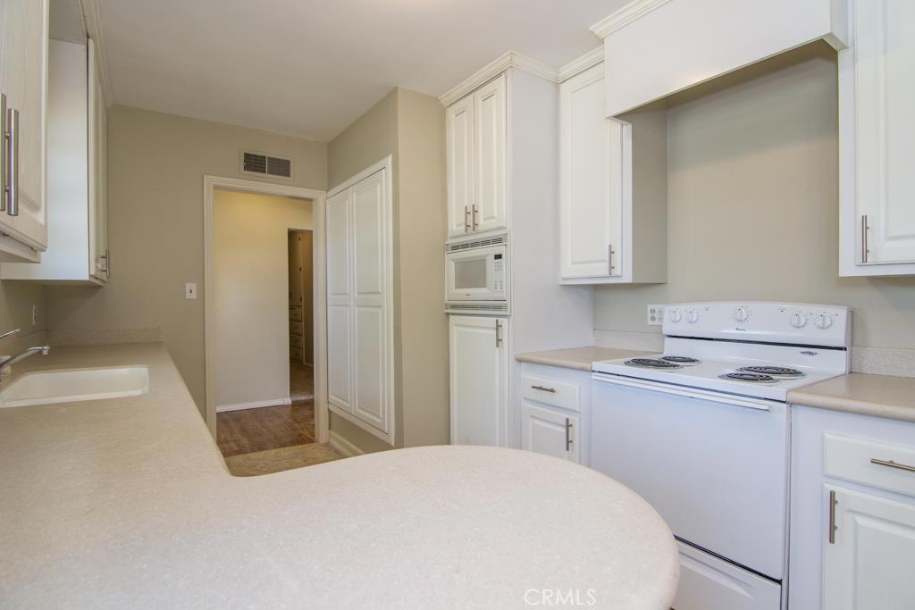 800 North Valencia Drive Colton, CA 92324 - Photo 8 of 31