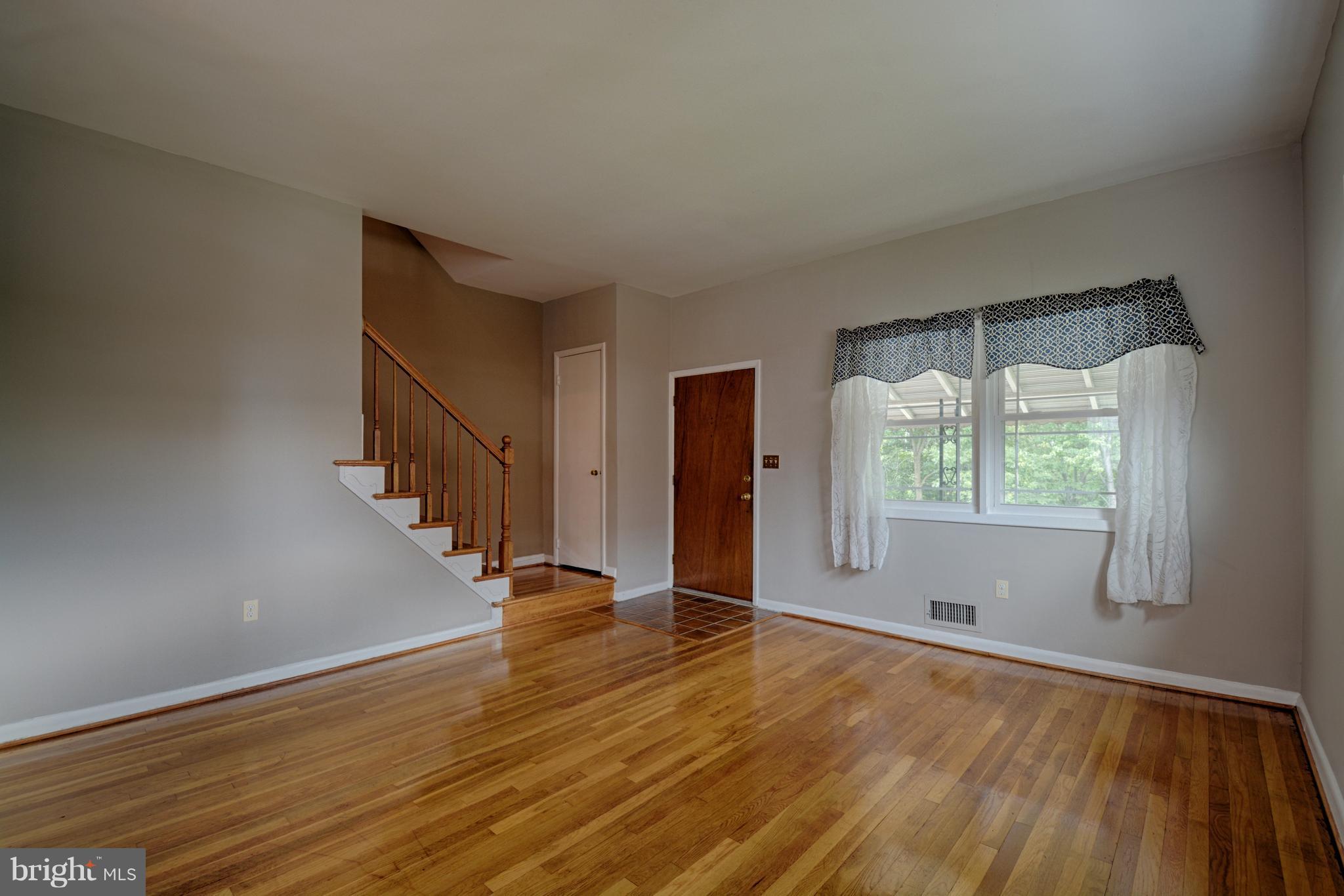8551 Morven Road Baltimore, MD 21234 - Photo 3 of 30 Living Room