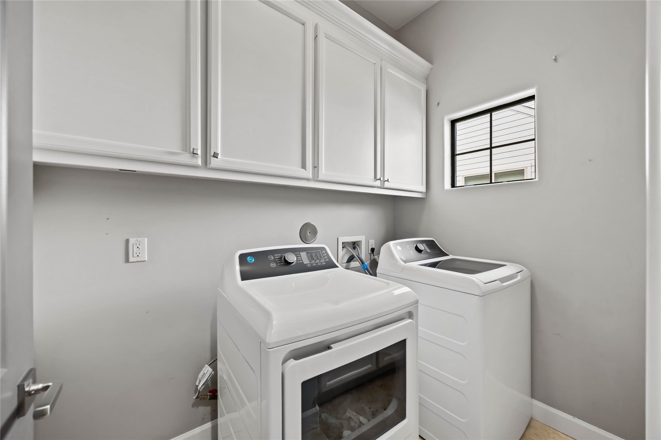 328 Bomar Street Houston, TX 77006 - Photo 19 of 25 3 floor laundry