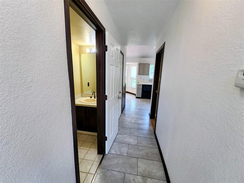 4672 Heatherbrook Lane Grand Prairie, TX 75052 - Photo 4 of 24