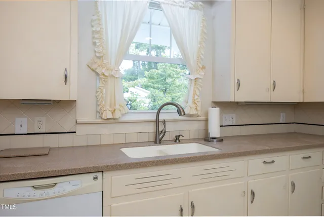 a close view of sink and tap