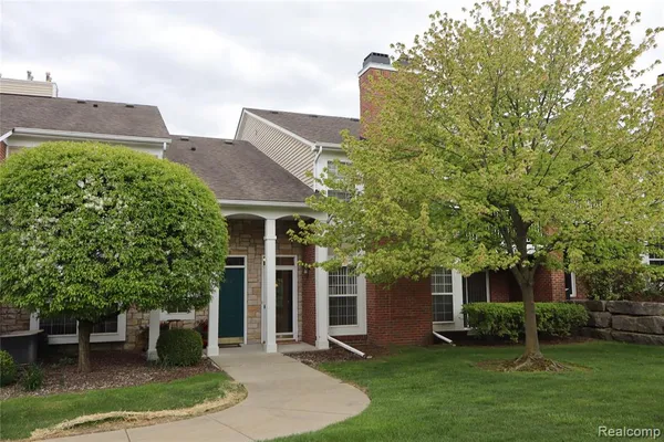 $1,900 | 4580 Berkshire Drive, Sterling Heights, MI 48314