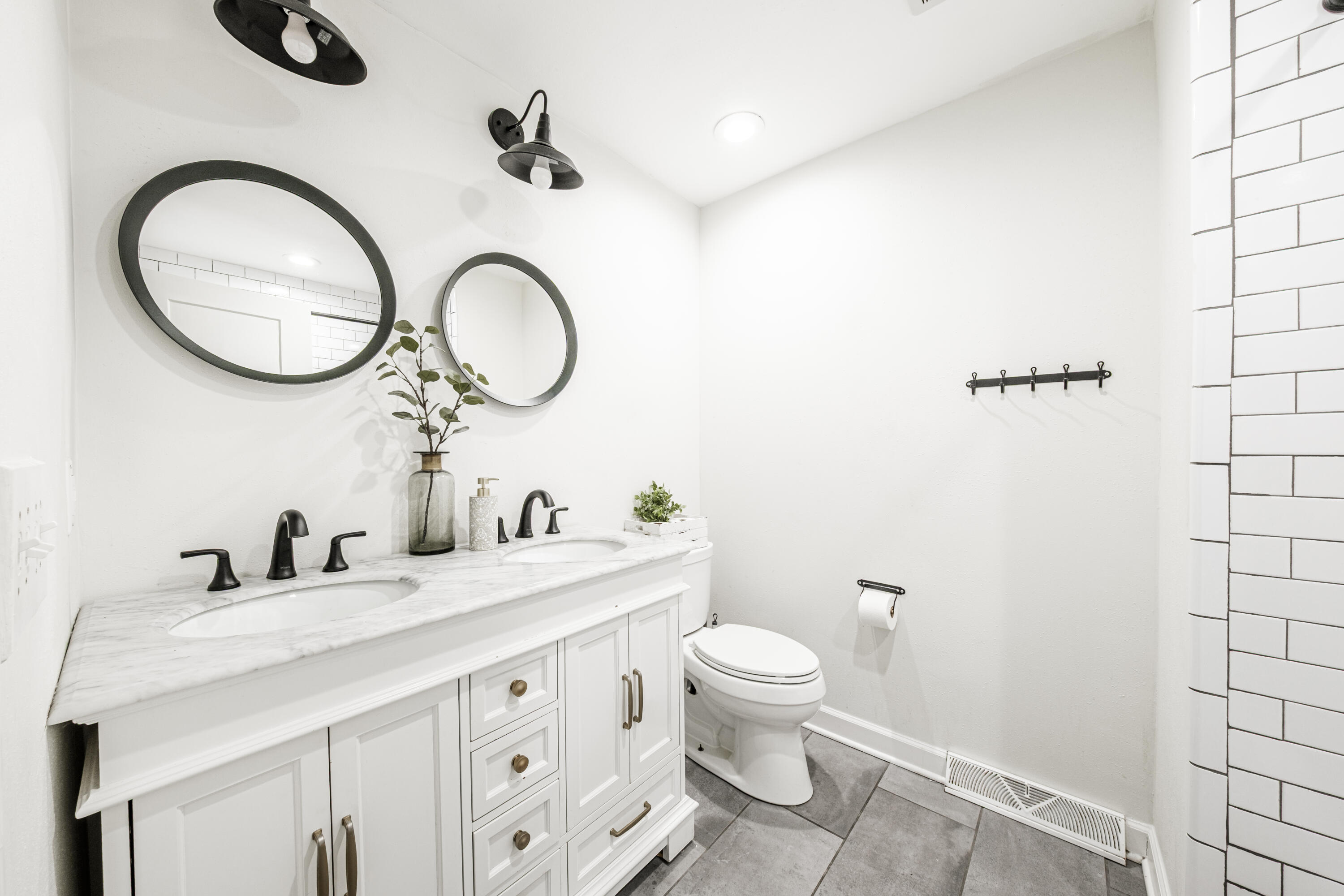 17535 Azure Lane Brookfield, WI 53045 - Photo 20 of 32 Hall Bath