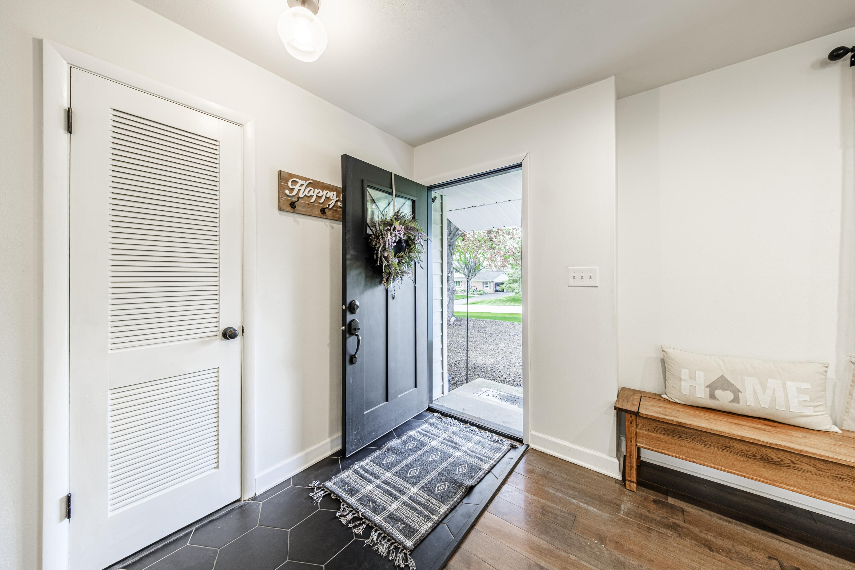 17535 Azure Lane Brookfield, WI 53045 - Photo 4 of 32 Entryway