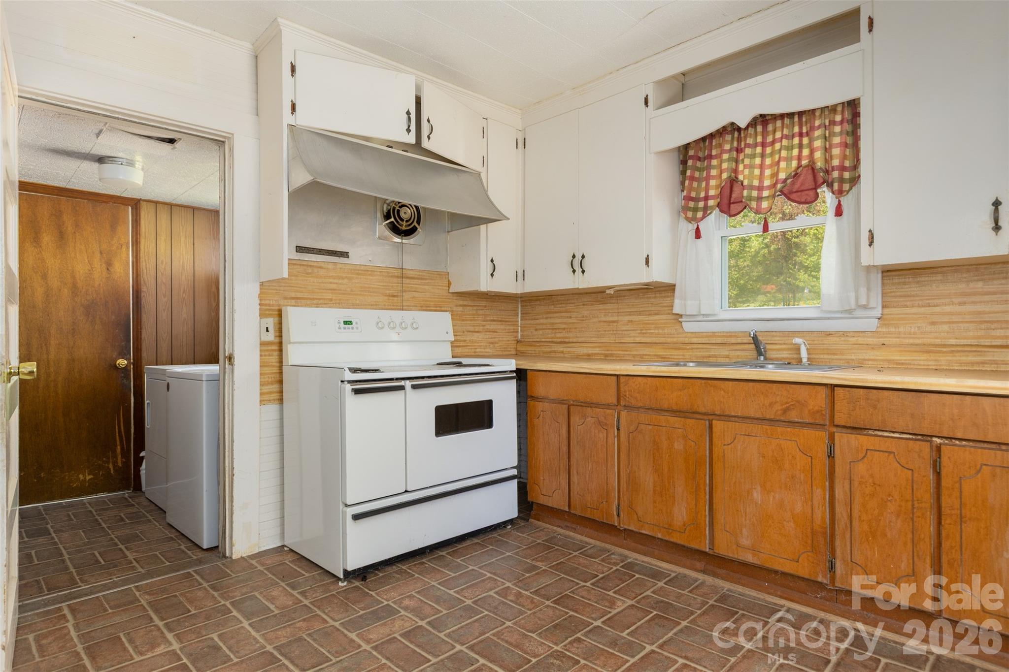 484 Yancey Road Marion, NC 28752 - Photo 15 of 33