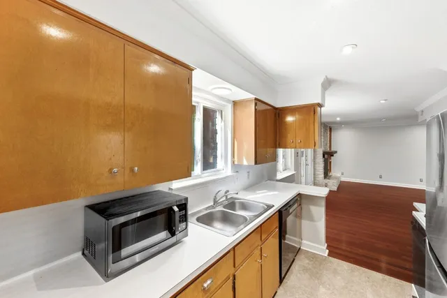 $914,000 | 6210 Shadow Valley Drive, Austin, TX 78731