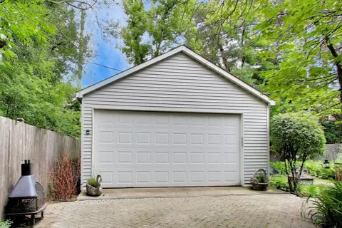 $899,000 | 124 Lockerbie Lane, Wilmette, IL 60091