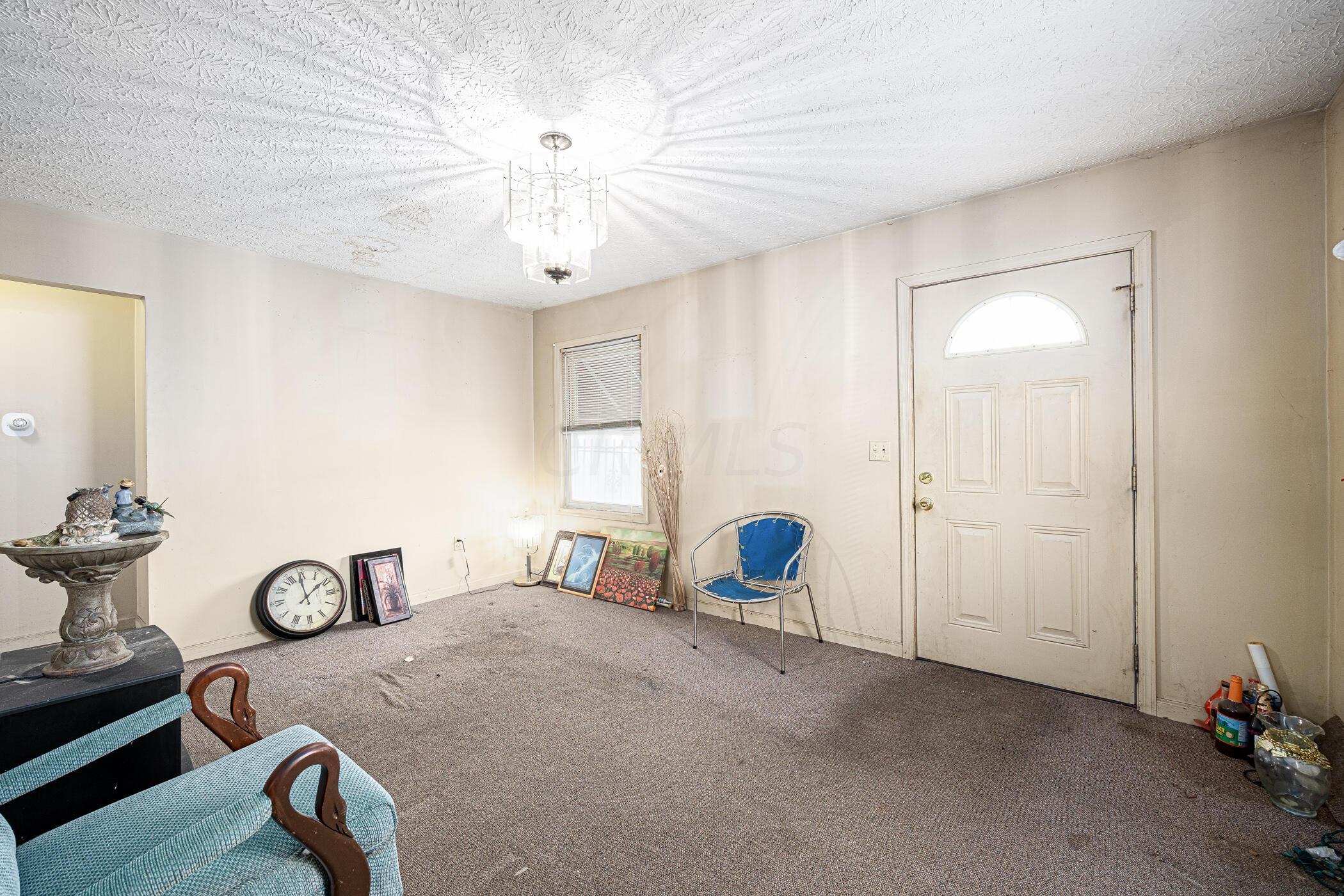 2204 Howey Road Columbus, OH 43211 - Photo 6 of 30 Family room