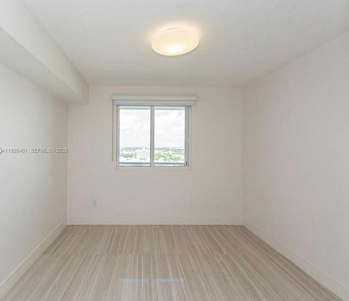 600 Northeast 27th Street, Unit 2004 Miami, FL 33137 - Photo 8 of 9 an empty room with a window
