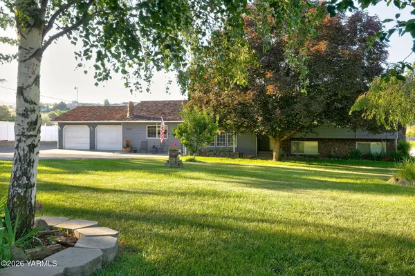 a view of a house with a backyard