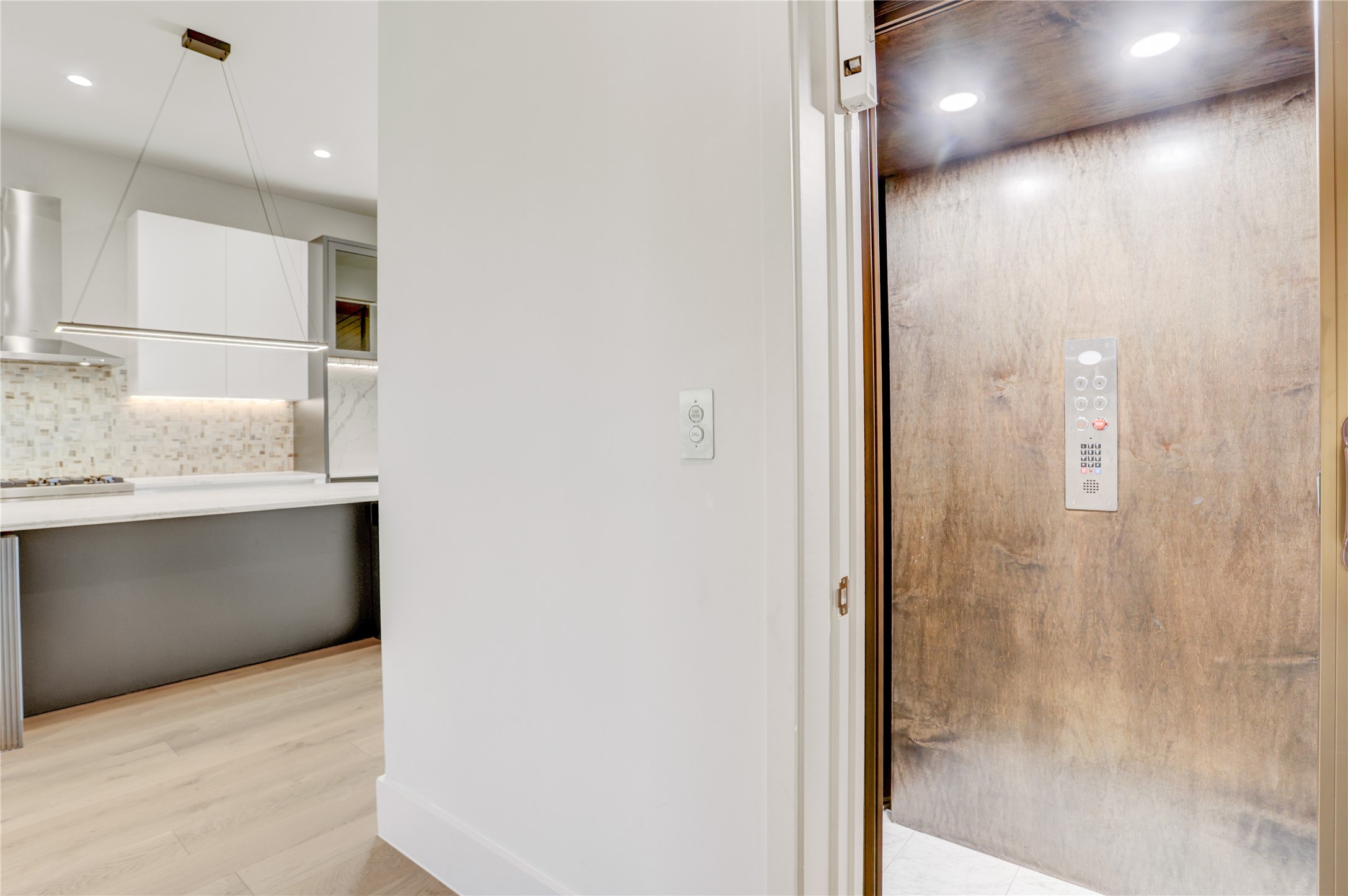 1116 Peden Street Houston, TX 77006 - Photo 25 of 48 Elevator - Access to All Floors