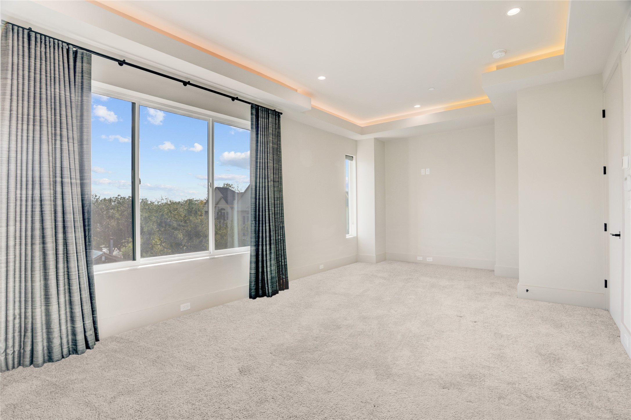 1116 Peden Street Houston, TX 77006 - Photo 30 of 48 Primary Bedroom