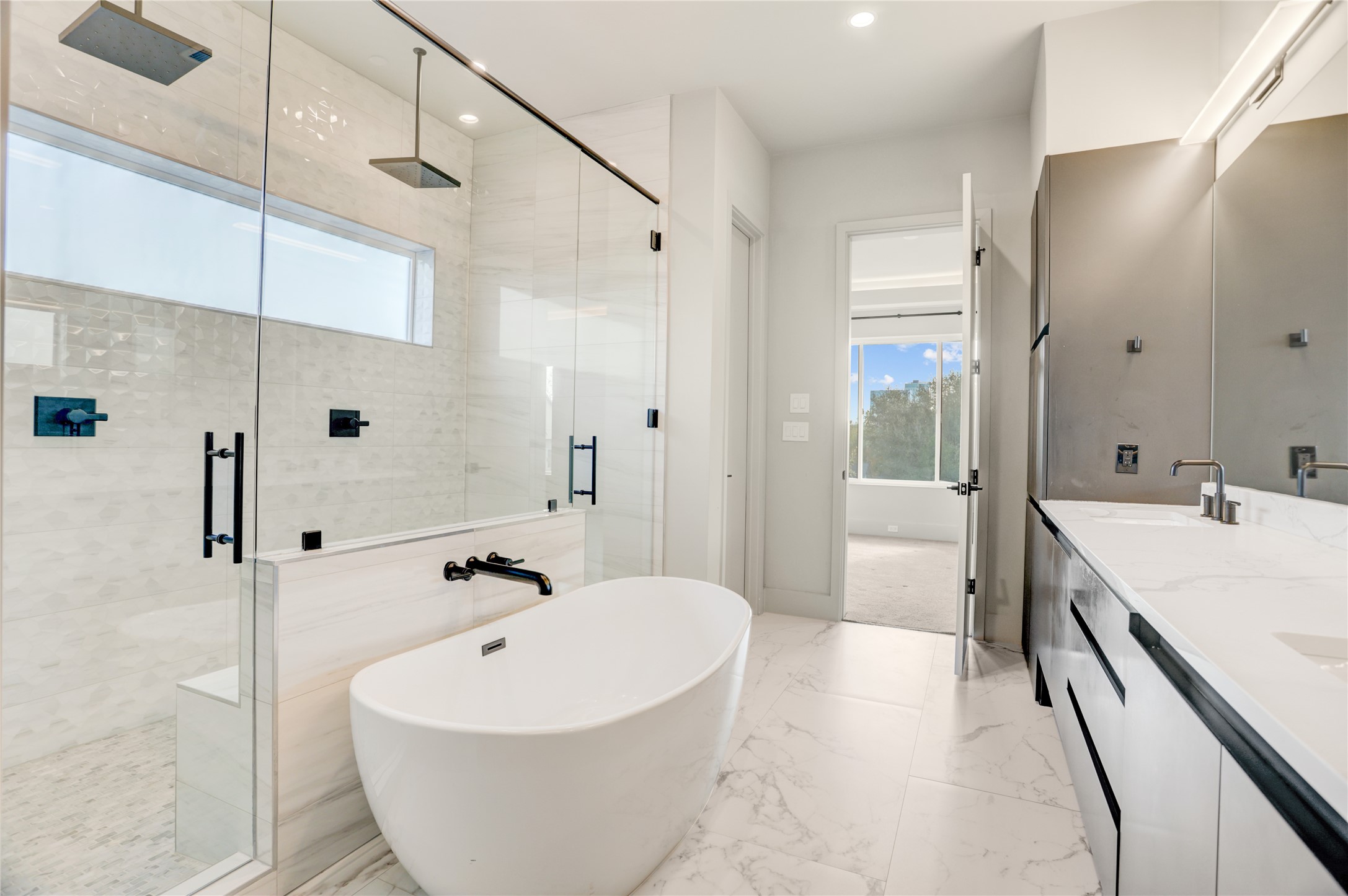 1116 Peden Street Houston, TX 77006 - Photo 33 of 48 Primary Bathroom