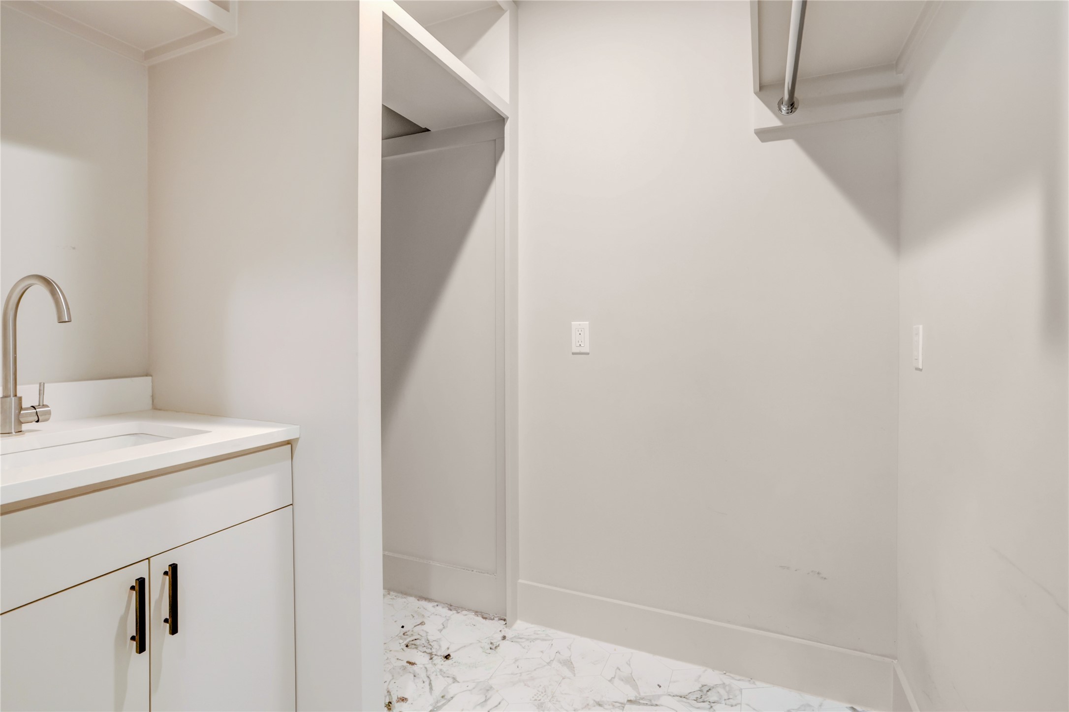 1116 Peden Street Houston, TX 77006 - Photo 39 of 48 Laundry Room