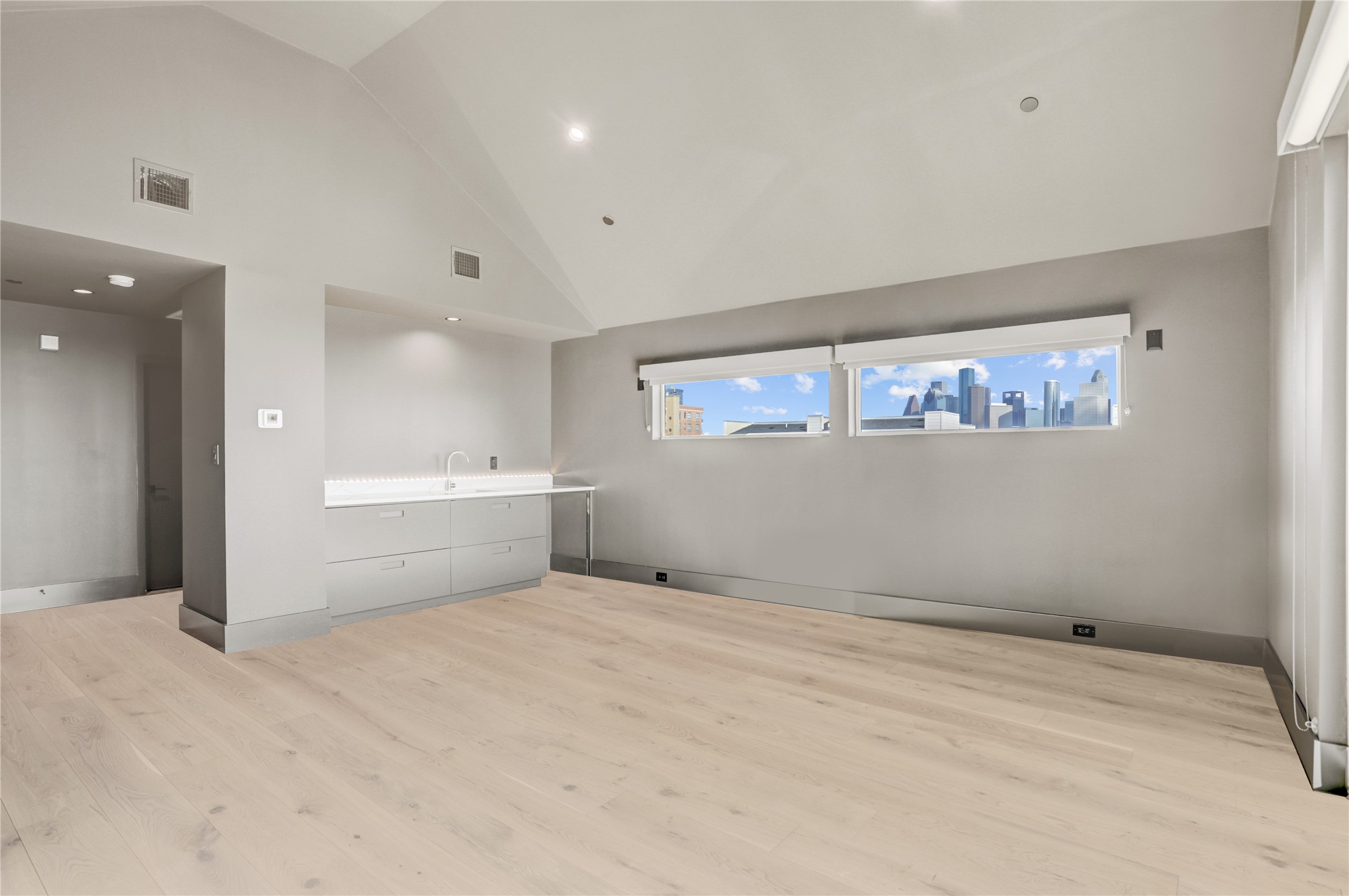 1116 Peden Street Houston, TX 77006 - Photo 40 of 48 Virtually Staged 4th Floor Game Room