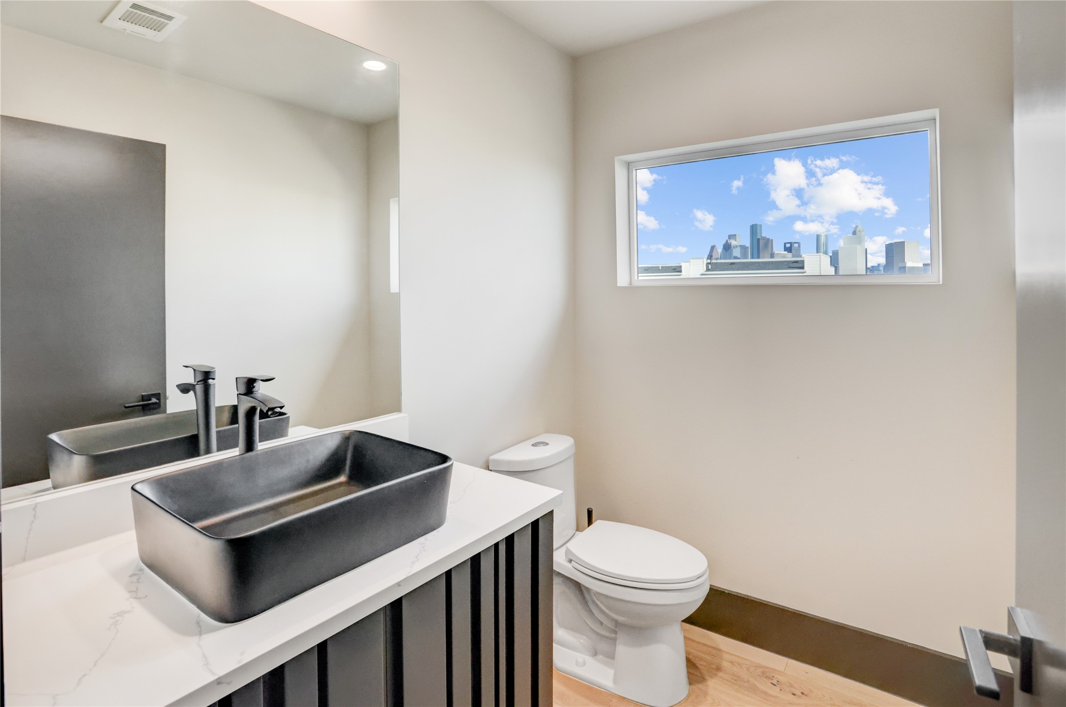 1116 Peden Street Houston, TX 77006 - Photo 44 of 48 4th Floor Bathroom