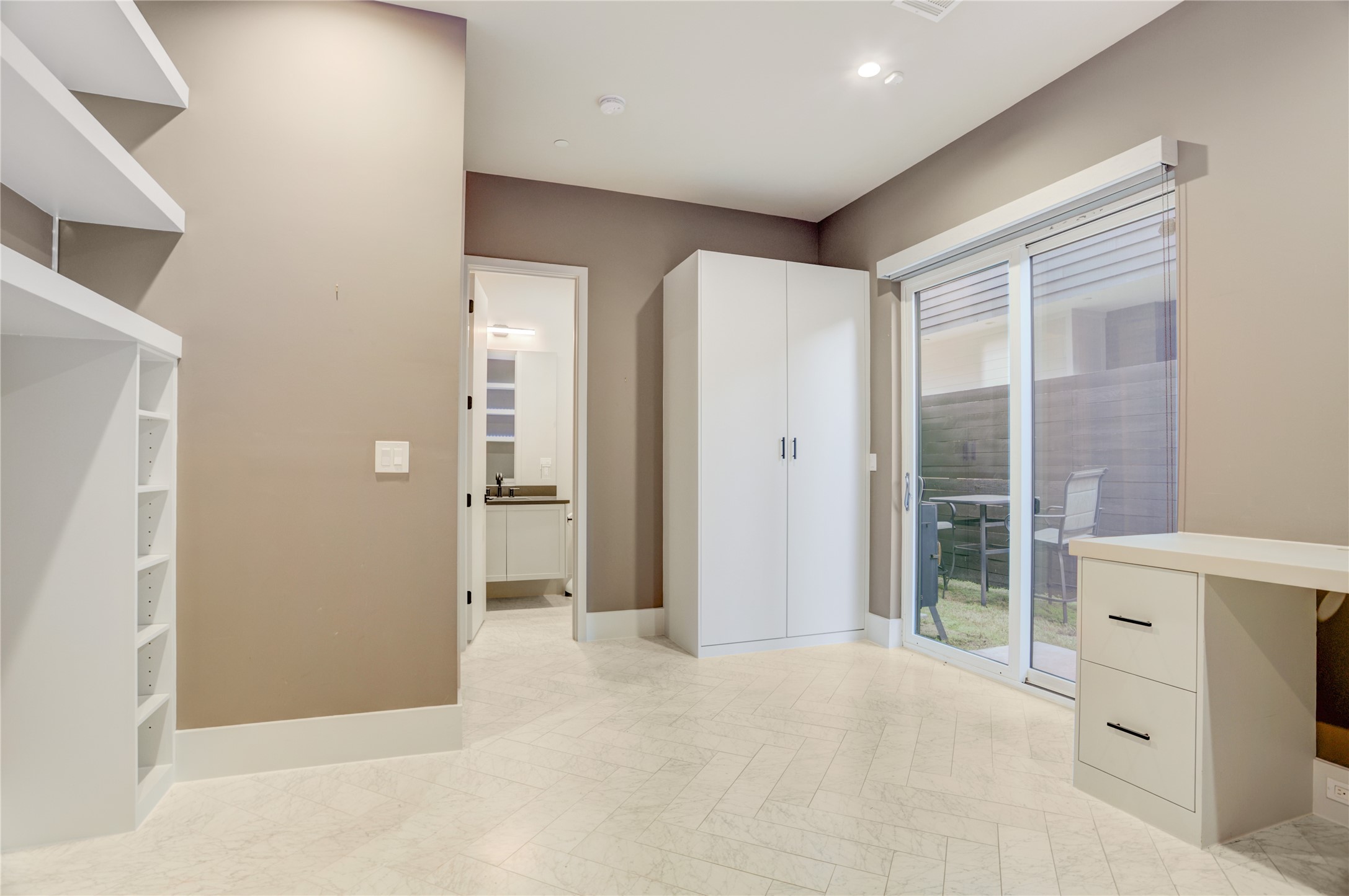 1116 Peden Street Houston, TX 77006 - Photo 7 of 48 First Floor Office or Bedroom