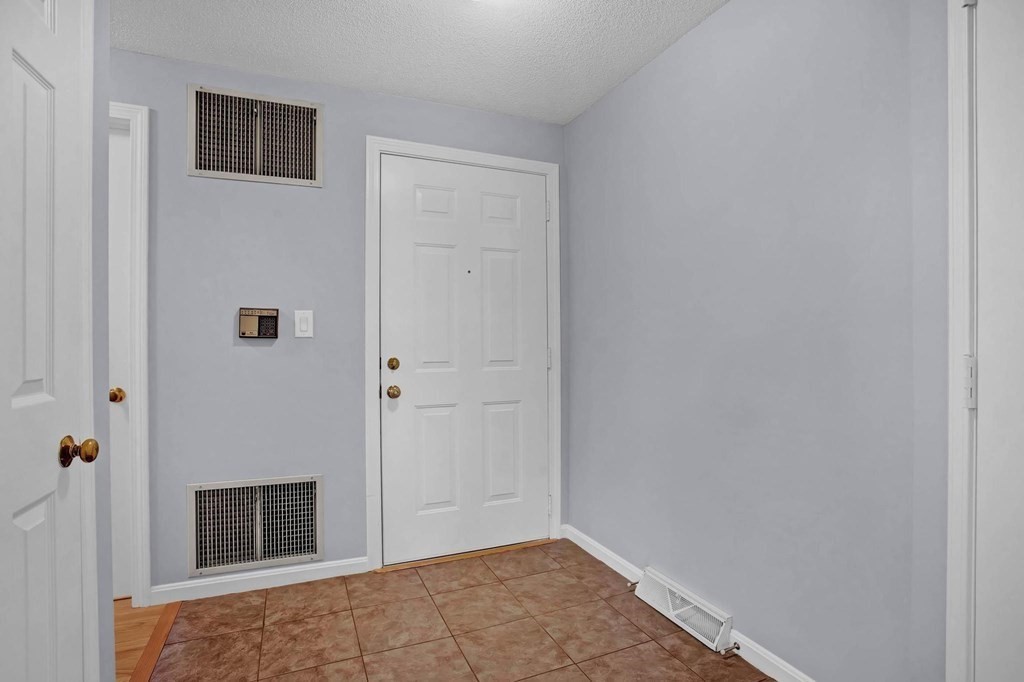 18 Abington Road, Unit 18 Danvers, MA 01923 - Photo 17 of 25 Gallery Image 17