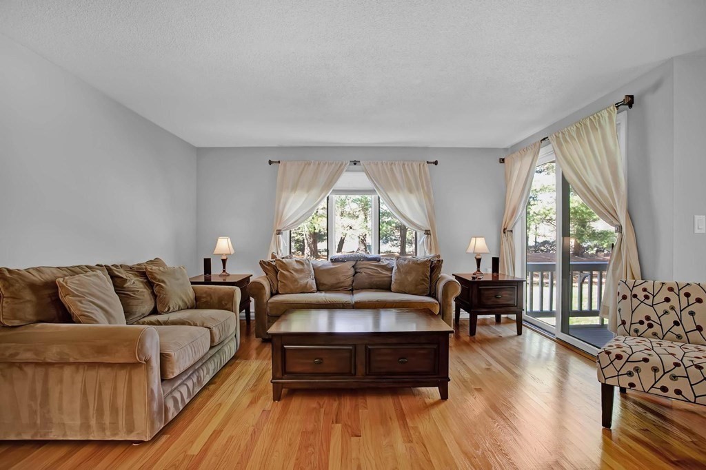 18 Abington Road, Unit 18 Danvers, MA 01923 - Photo 4 of 25 Gallery Image 4