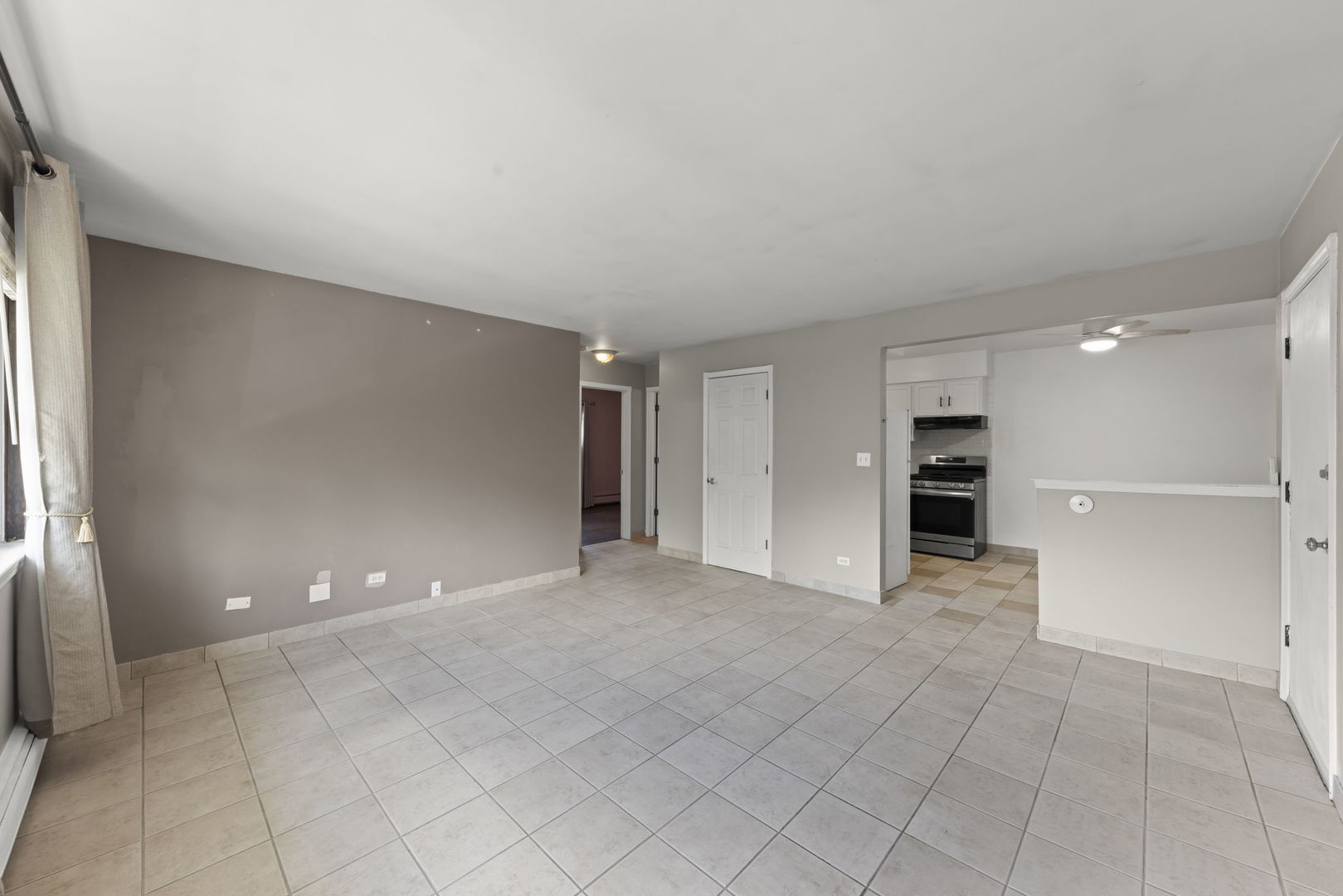 255 East Oak Street, Unit 12 Addison, IL 60101 - Photo 4 of 20