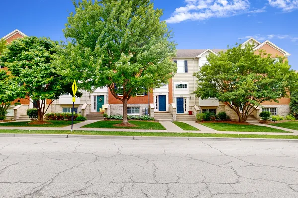 $299,900 | 214 Cassidy Lane, Elgin, IL 60124