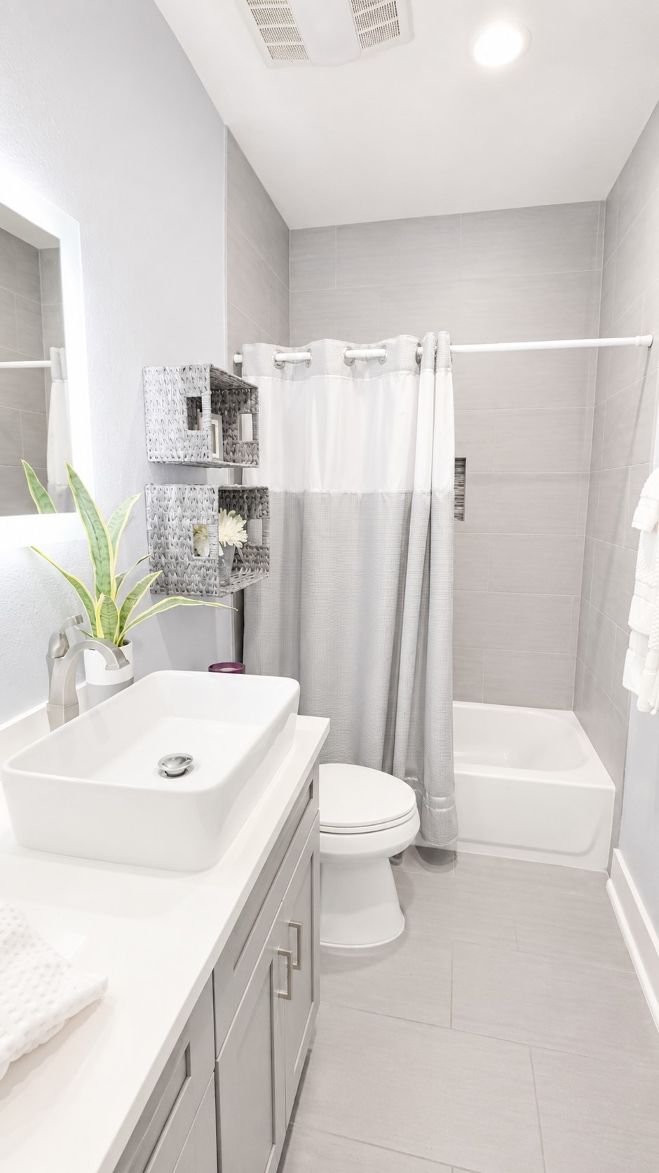 22419 Highland Point Lane Spring, TX 77373 - Photo 11 of 16 2ns bathroom